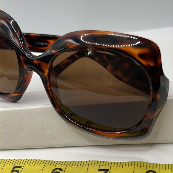 Vintage oversized tortoise shell sunglasses - Picture 4 of 10